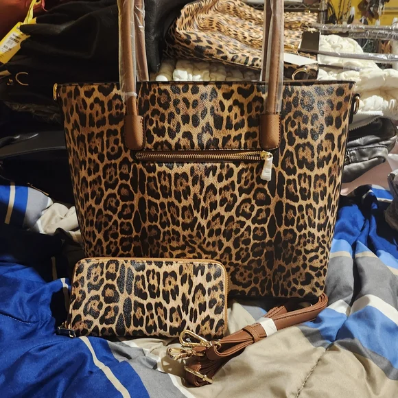 Leopard Print Tote Bag with Brown Accents - Picture 4 of 5